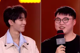 泪目啊，十周年明星表演赛Uzi薇恩五杀！你永远可以等他的三件套图片