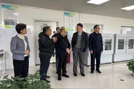中科院王中林院士一行应邀来到陕西麦可罗公司参观指导图片