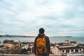 女朋友上个月出去一趟，回来竟然变了个人图片