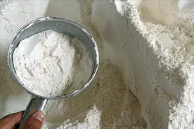 入夏后，面粉容易长虫子？教您2个保存技巧，放一年也不变坏图片