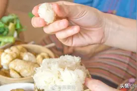 疫情促改变！泰国健康促进基金会提醒民众勿用手抓饭吃图片