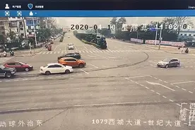 事发临桂！17岁女生被农用车撞倒并推行10多米！监控拍下惊险全过程！图片