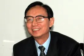 王思聪提出要买豪车，王健林觉得太过分了，不过最后还是给他买了图片