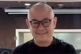 50岁刀郎近照罕曝光，与年轻时判若两人，郑重声明不开直播图片