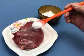 煮肉时为什么要放一点小苏打？10个人9个不知道，快告知家人不晚视频封面