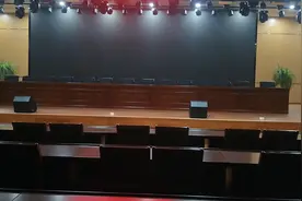 漂亮的舞台顶级的音响图片