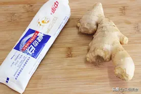 把牙膏和生姜混合在一起，真是太厉害了，很多人不知道，简单实用图片