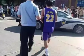 12：0完虐！热度堪比NBA！国内这场单挑赛太残暴，把警察都打来了图片