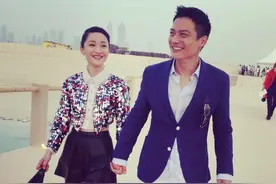 周迅与老公太甜蜜，脚踩10cm“恨天高”海边秀恩爱，似初恋小女生图片