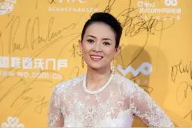 章子怡又出大招，穿蕾丝半透连体裤勾勒S型曲线，驾驭起来没压力图片