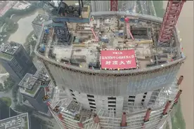重庆超级摩天楼——458米万科陆海国际中心，核心筒正式封顶图片
