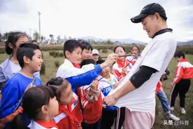 棒棒糖、奶茶、颜料、树、泥巴……都在这21个人的故事里图片