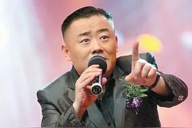 周立波重回舞台找到突破口，豪宅宴请滑稽戏前辈，扬言：我回来了图片