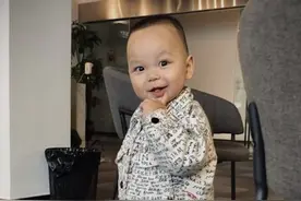 贵阳1岁萌娃Gogo与爸爸飙演技 网友：最小影帝诞生图片