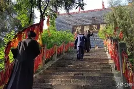 道教文化：武汉大道观在东湖开展清除景区白色垃圾活动图片