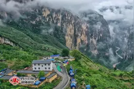 历史性的一刻！中国最后一个不通公路的建制村“车路双通”！图片