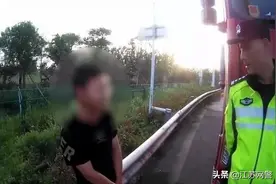江苏徐州：胆大！00后小伙无证驾驶营运大货车，看到交警慌神酿事故图片