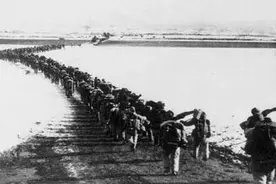 百年瞬间丨谁是最可爱的人图片