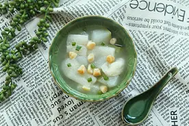 今日滋补汤"竹荪干贝冬瓜汤、丝瓜虾干炖猪血、猪蹄黄豆汤"图片