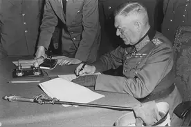 75年前的今天：二战欧洲战场胜利、纳粹德国无条件投降图片