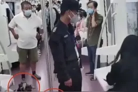 西安女子遭地铁安保拖拽 衣不蔽体 律师：可能构成涉嫌侮辱或猥亵罪图片