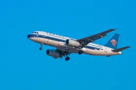 2008年南航恐怖袭击：空姐凭借嗅觉，挽救了机上200多名乘客图片