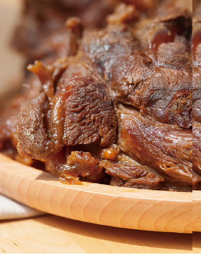 跷脚牛肉：乐山人的市井和江湖