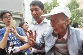 84岁爷爷执意参加高考，并且估出630分好成绩，出分后网友沉默了图片