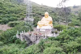 深山里发现一尊大佛像，佛光普照，打开送吉祥，保平安！视频封面