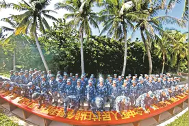 海军西沙某水警区开展现地教育激励官兵铭史砺志卫海疆，椰林深处誓言铿锵图片