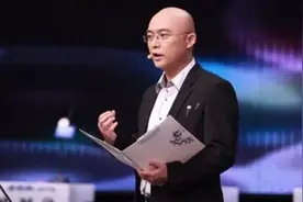 孟非开着豪车出游，霸气回怼网友，财力的确不一般图片