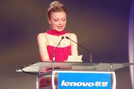 美国飞虎队孙女定居中国，成为央视著名主持人，称加入中国很自豪图片