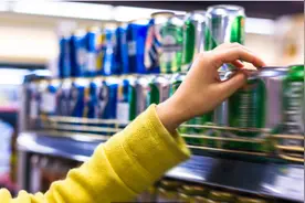 四个伪“国产”啤酒，天天喝却不知是洋货，网友：被名字骗十几年图片