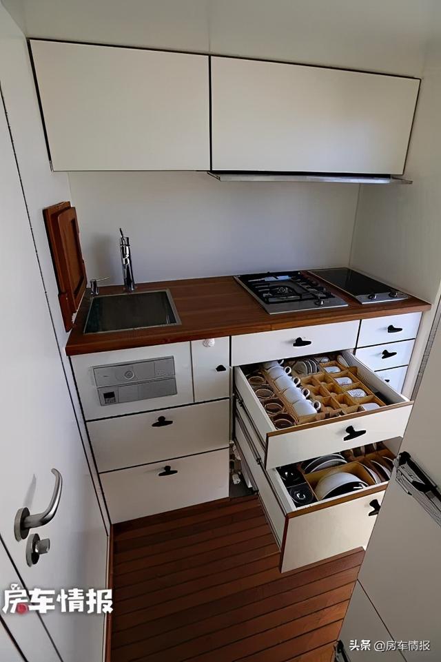 德国MAN卡房车车主敢这么玩？7米厢体，内藏一室一厅和电焊机