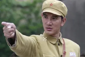 副师长没带枪抓了三名俘虏，俘虏得知其身份后，马上提出一个要求图片