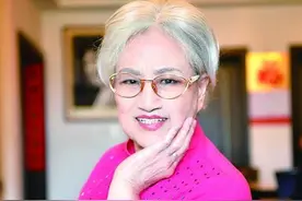 王文娟94岁从容惊艳，穿刺绣旗袍搭披肩古典文气，优雅到骨子里图片