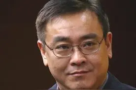 一代名导尔冬升"骗"妻18年丁克，为何转身却与神秘女友生子？图片