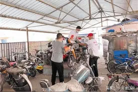 114社区“三步走”清理“僵尸车”图片