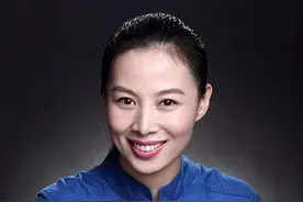 她为飞天，曾狠心拒绝丈夫生娃，这个女航天员真是又美又飒图片