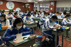 “大学”和“学院”区别很大，学生要根据自己的实际情况选择图片