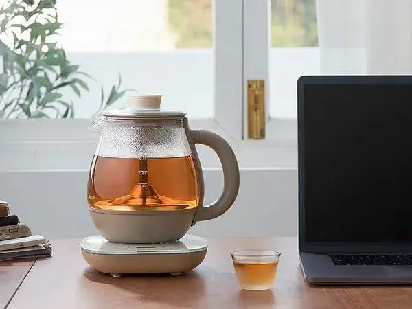 温水闷泡、坐杯、慢出水，伪装劣质白茶的三种方式