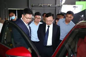 华为HiCar将与比亚迪开展合作，可动态监测车况及定位图片