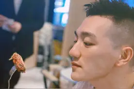 军嫂张馨予与丈夫不合打架？妈妈严肃让女儿回电话，对女婿太关心图片