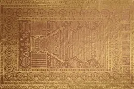 2005年男子借款9万买一破袈裟，后发现是裹尸布，价值1.3亿图片