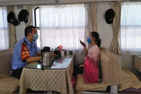 11岁“小候鸟”独自返乡下错站 铁路民警接力安全护送图片