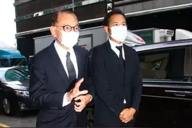 何鸿燊丧礼八成女宾选穿西服套装，最不易出错，奚梦瑶低调画眼影图片