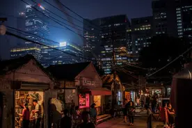 4张贫富差距对比图，这种差距，是穷人家孩子一生都难跨越的鸿沟图片