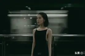 不露脸不P图，这个90后美女摄影师的自拍照却惊艳了众人图片