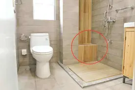 头次见有人卫生间装凳子，别说还真香，洗澡舒服多了，太人性化了图片