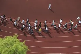 俞敏洪：陪读，会伤害孩子一辈子！高中生住校、陪读，有何利弊？图片